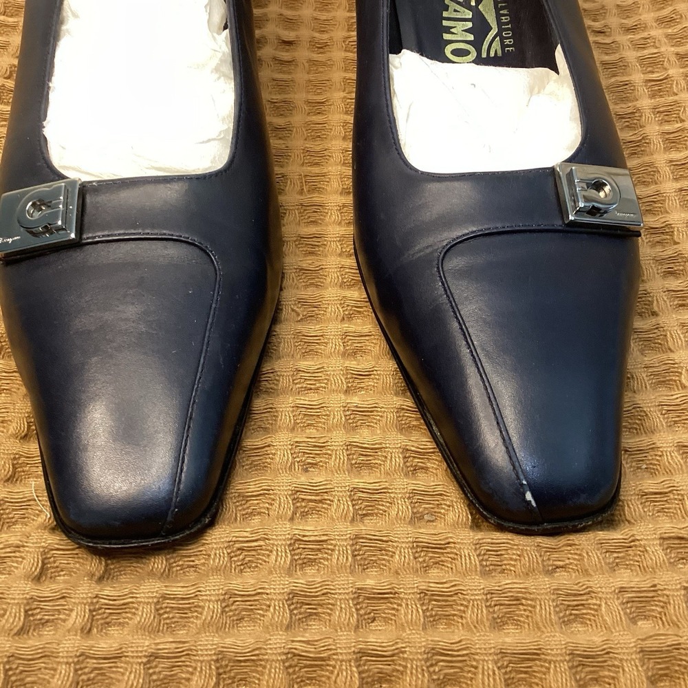 Salvatore Ferragamo Heels Womens Sz 9.5 B Navy Blue Pumps Gancini Buckle Logo - Picture 10 of 10